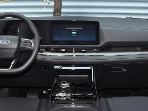 2022款EcoBoost 170 铂领型 中控台