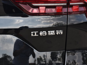 2022EcoBoost 170 I ^