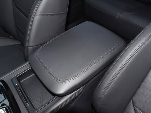 2022款EcoBoost 170 精领型 中央扶手箱