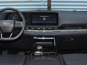 2022款EcoBoost 170 精领型 中控台