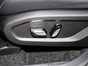 2023款EcoBoost 225 铂领型 7座(2/2/3) 主驾驶座椅调节