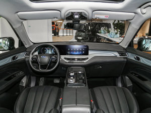 2023款EcoBoost 225 铂领型 7座(2/2/3) 内饰全景