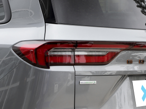 2023款EcoBoost 225 黑曜倾橙版尊领型 7座(2/2/3) 尾灯