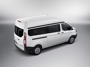 2017款2.0T 中轴5座中顶多功能车 柴油 国IV 整体外观