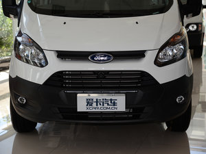 2017款2.0T 短轴5座低顶多功能车 汽油 国V 中网