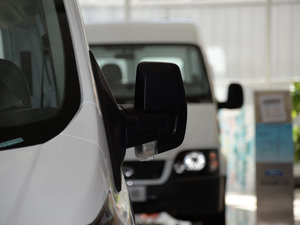 2017款2.0T 短轴5座低顶多功能车 汽油 国V 后视镜