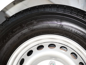 2017款2.0T 短轴5座低顶多功能车 汽油 国V 轮胎尺寸