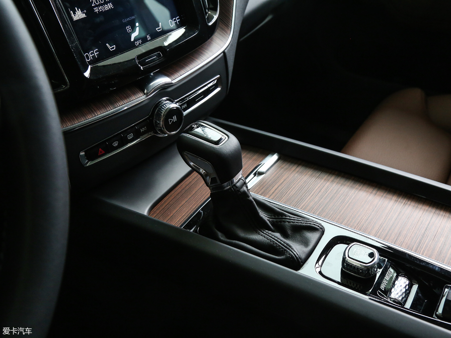 2019���֠���XC60 T5 ������ź��A�� ��V