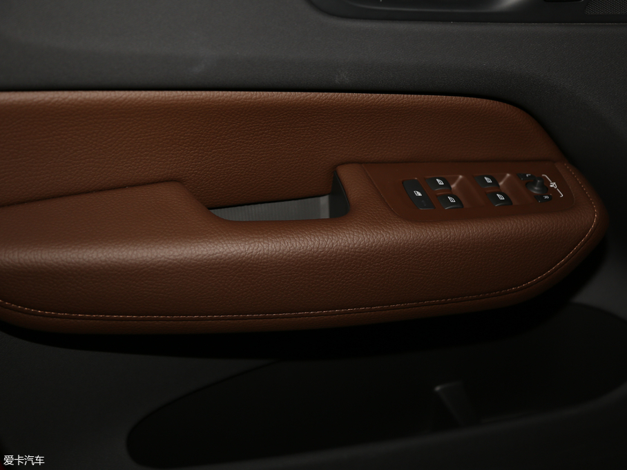 2019���֠���XC60 T4 ���ݰ� ��V