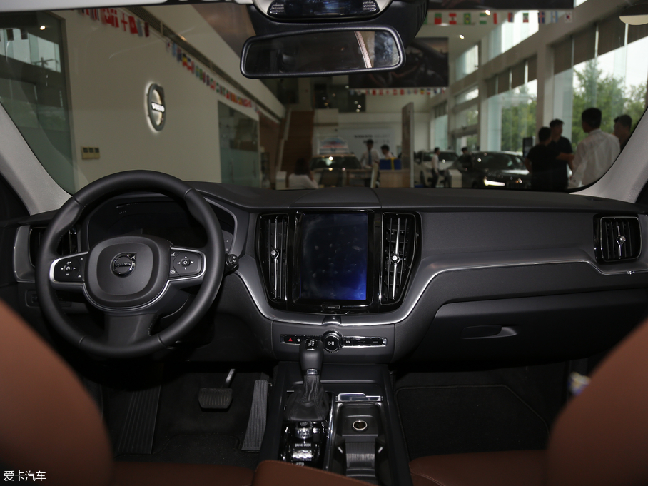 2019���֠���XC60 T4 ���ݰ� ��V