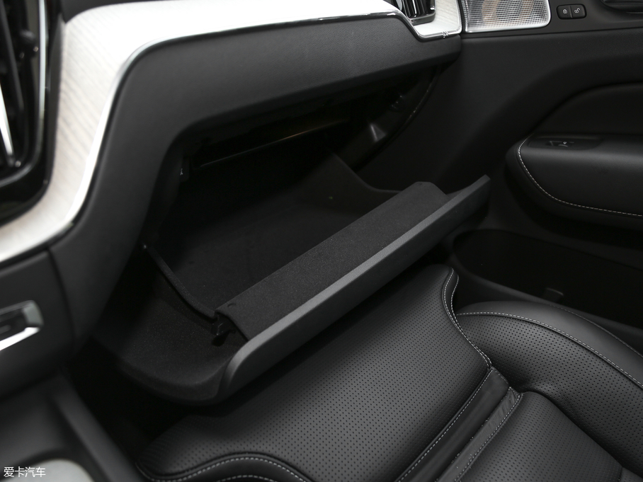 2019֠XC60 T5 źA VI