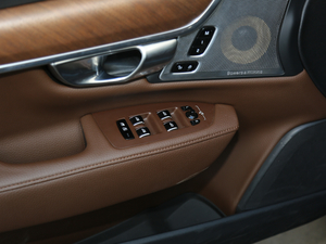 2019T8 E Ű V {܇ƅ^	