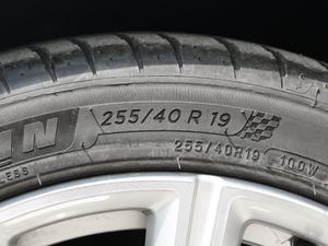 2019T8 E(q)(dng) Ű VI ݆̥ߴ