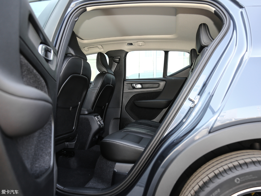 2020֠XC40 T4 (q) hA