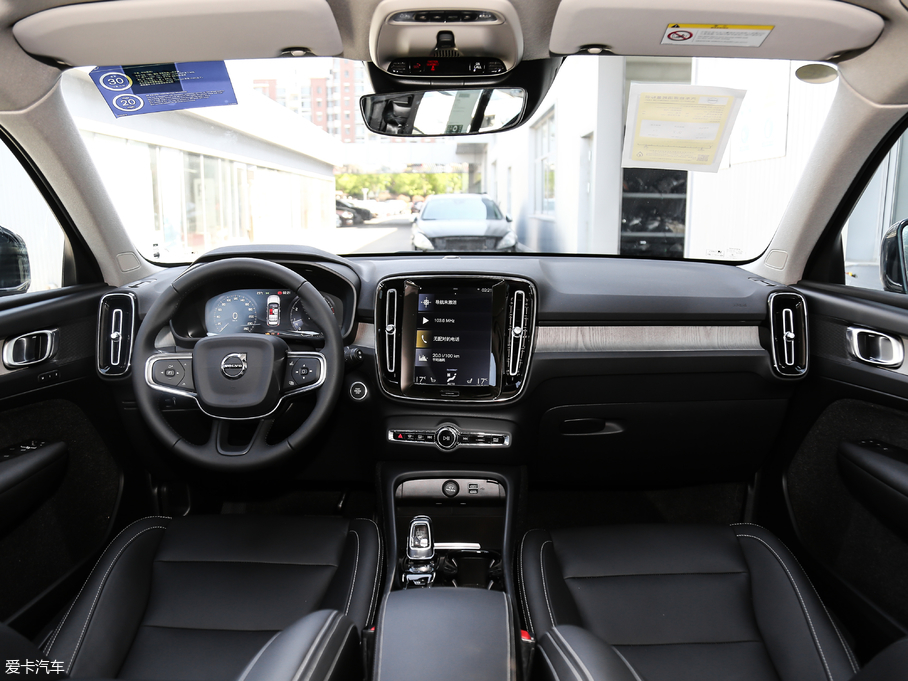 2020֠XC40 T4  hA