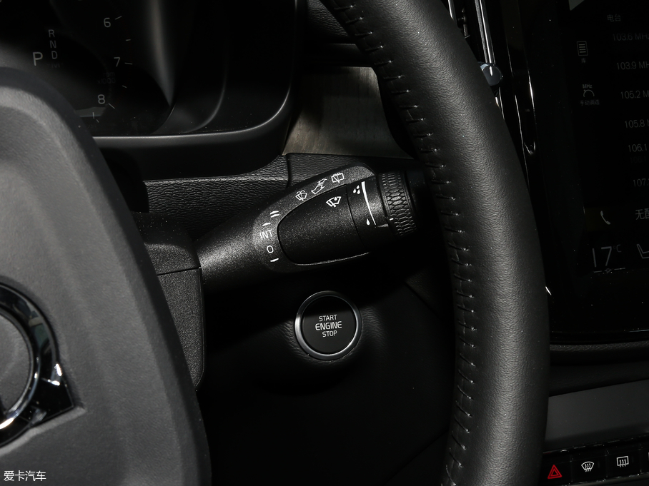 2020֠XC40 T4 (q) hA