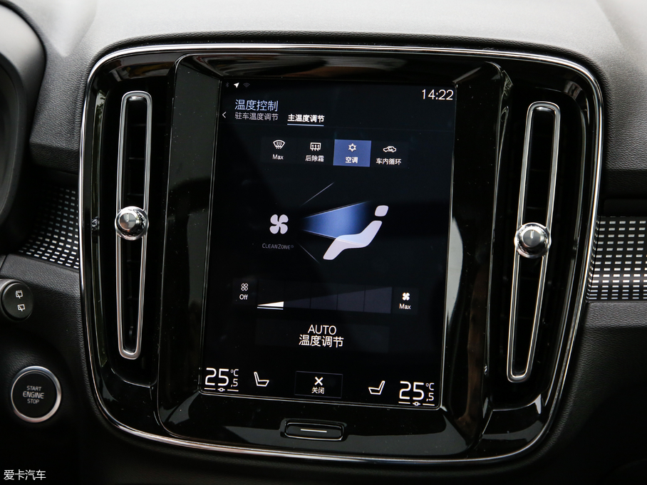 2020֠XC40 T4 (q) źA