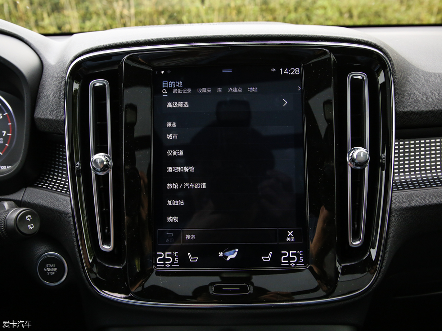 2020֠XC40 T4 (q) źA