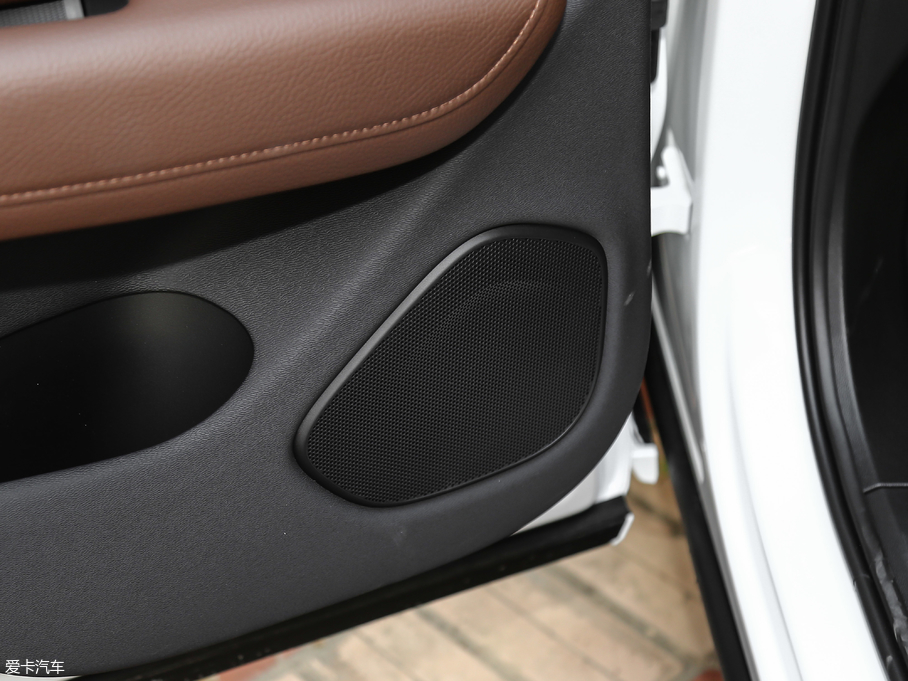 2020֠XC60 T5 (q)ݺA