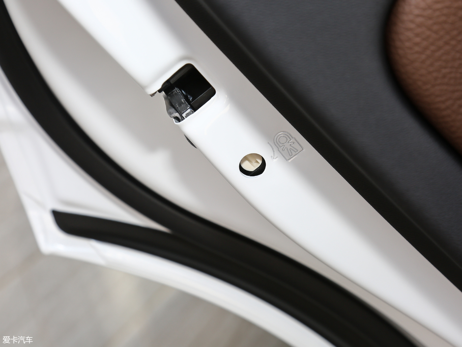 2020֠XC60 T5 (q)ݺA