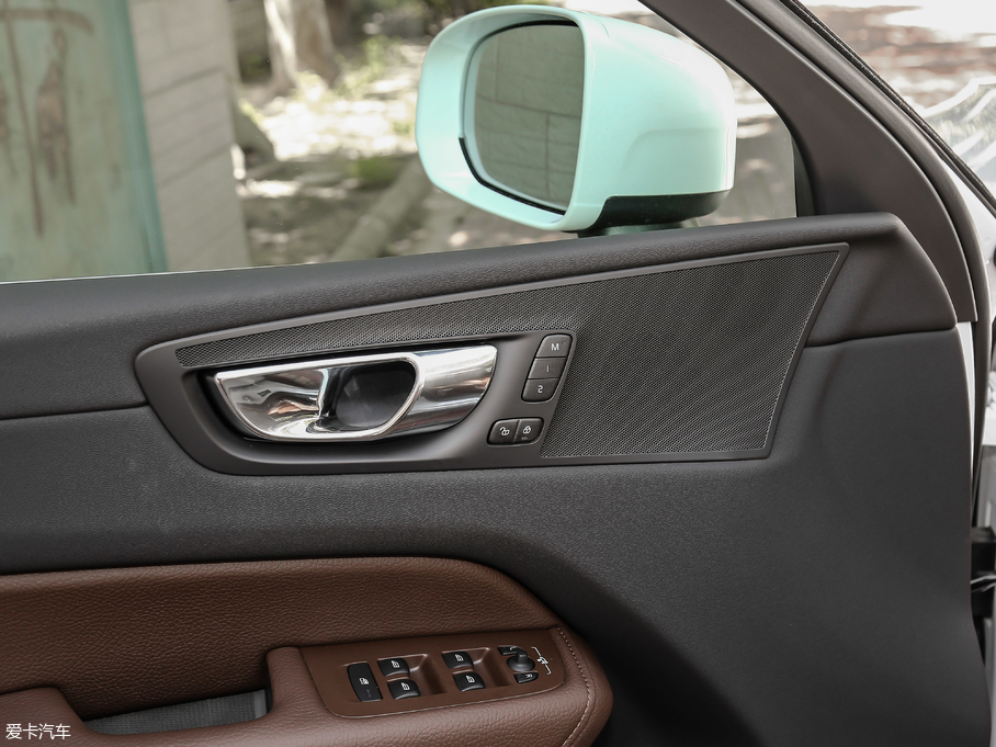 2020֠XC60 T5 (q)ݺA