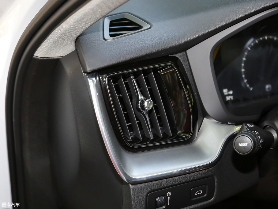 2020֠XC60 T5 (q)ݺA