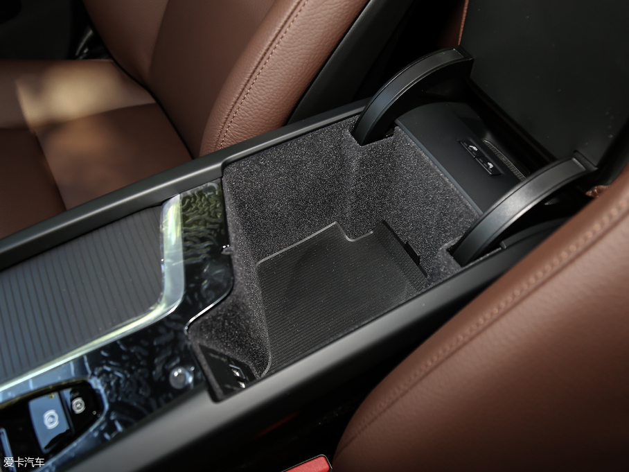 2020֠XC60 T5 (q)ݺA