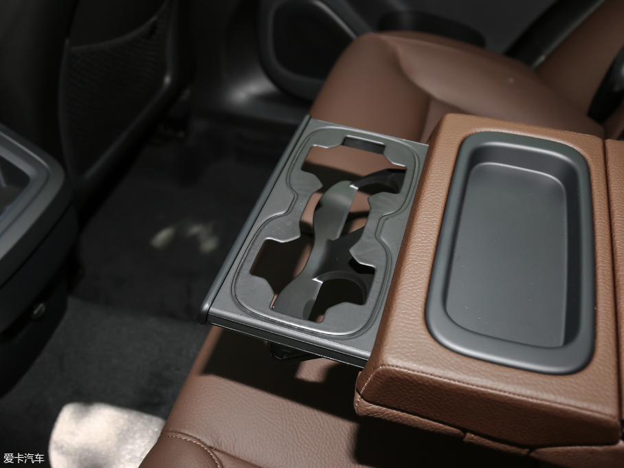 2020֠XC60 T5 (q)ݺA