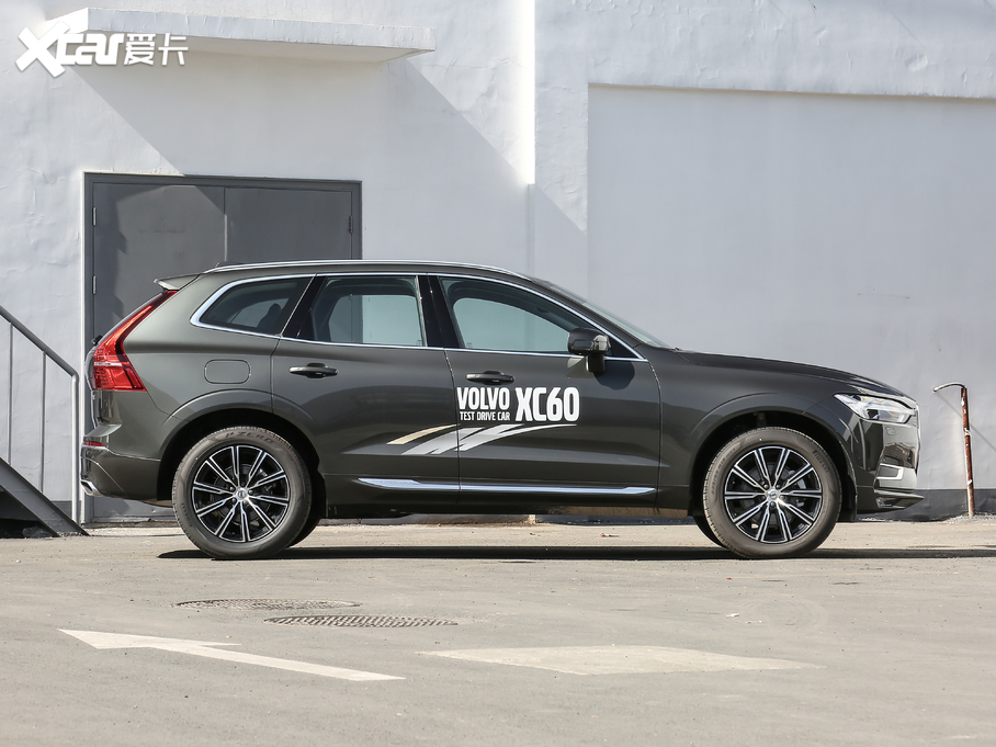 2020֠XC60 T5 źA