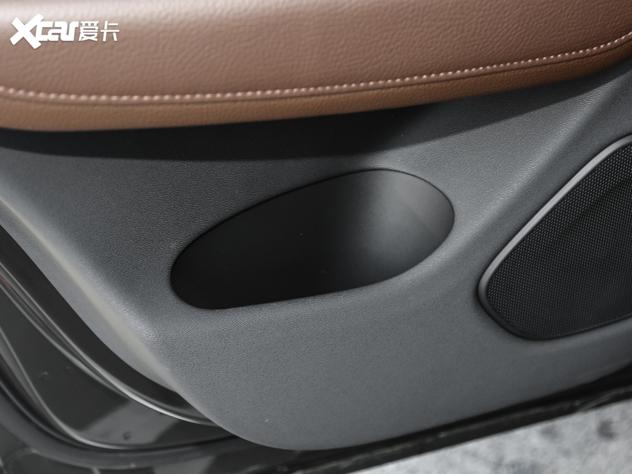 2020֠XC60 T5 (q)źA