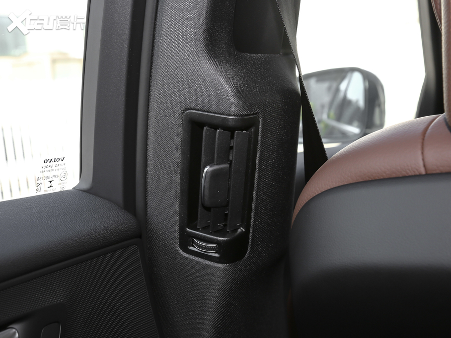 2020֠XC60 T5 (q)źA