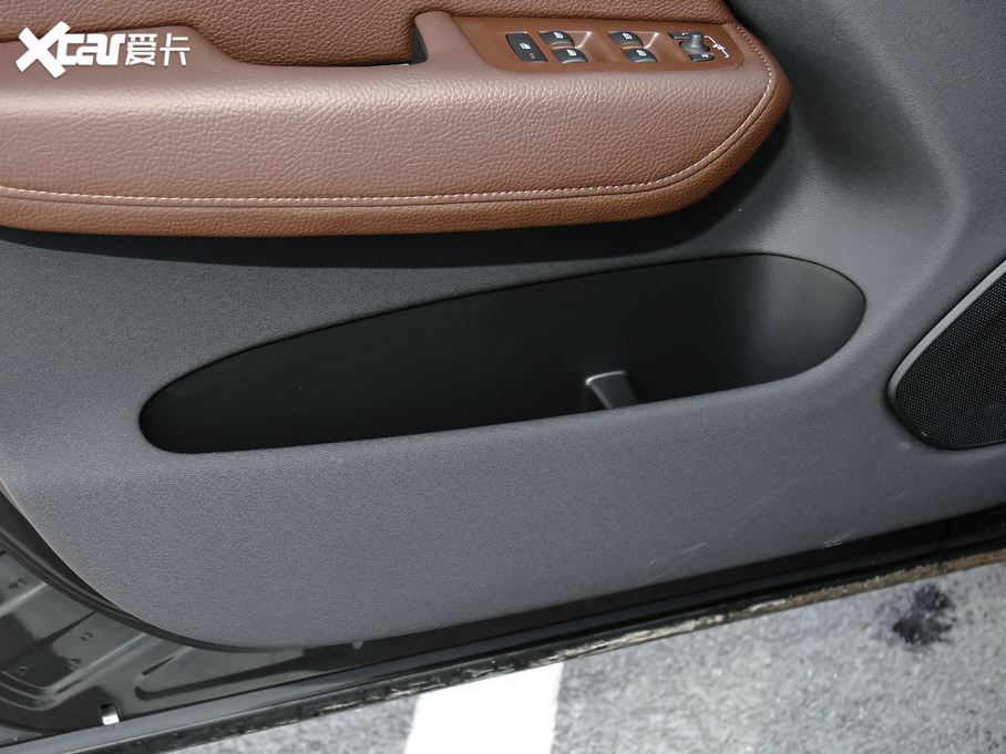 2020֠XC60 T5 (q)źA