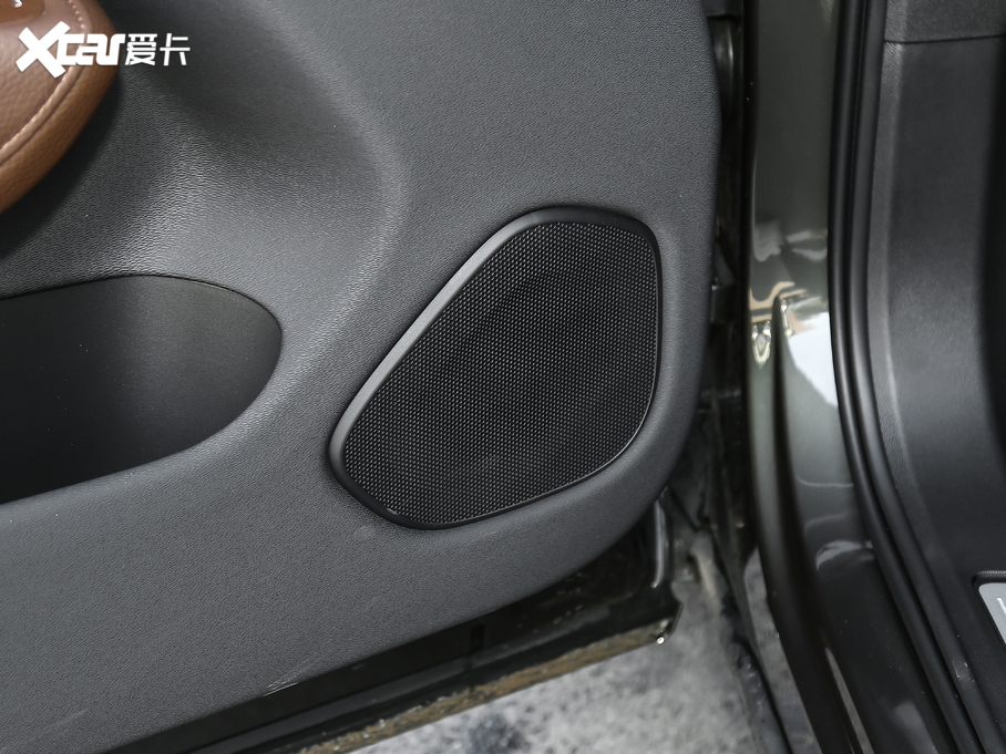 2020֠XC60 T5 (q)źA