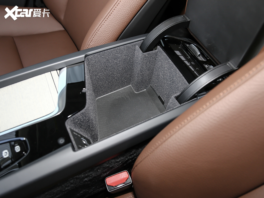 2020֠XC60 T5 (q)źA