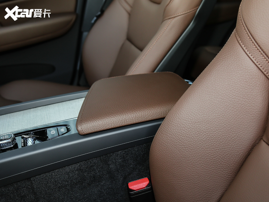 2020֠XC60 T5 (q)źA