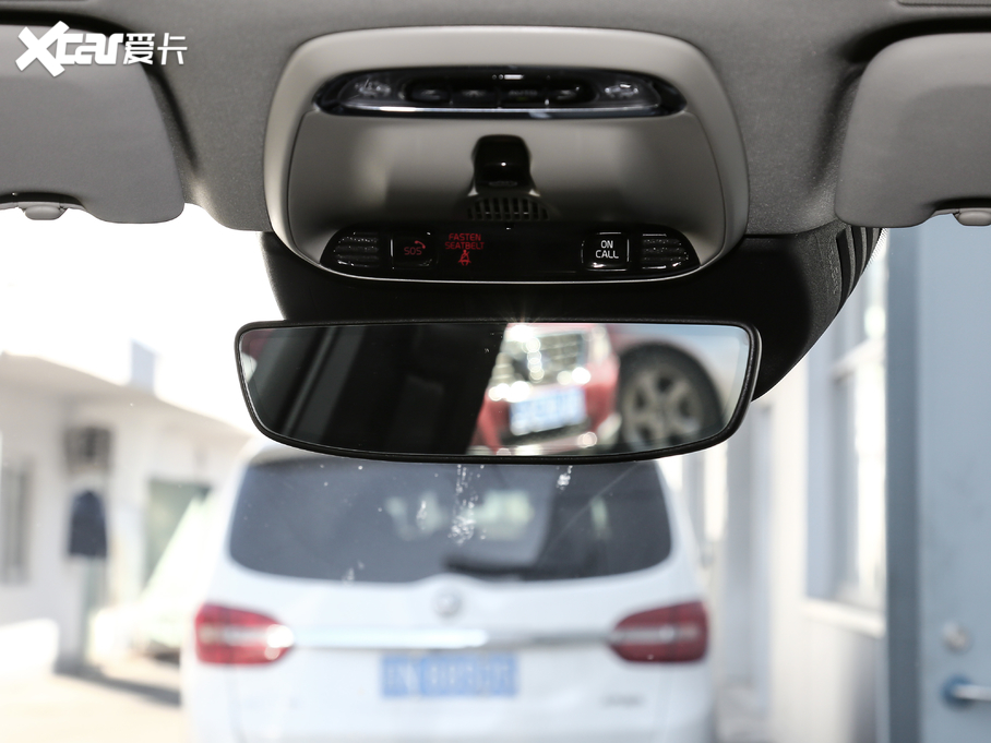 2020֠XC60 T5 (q)źA