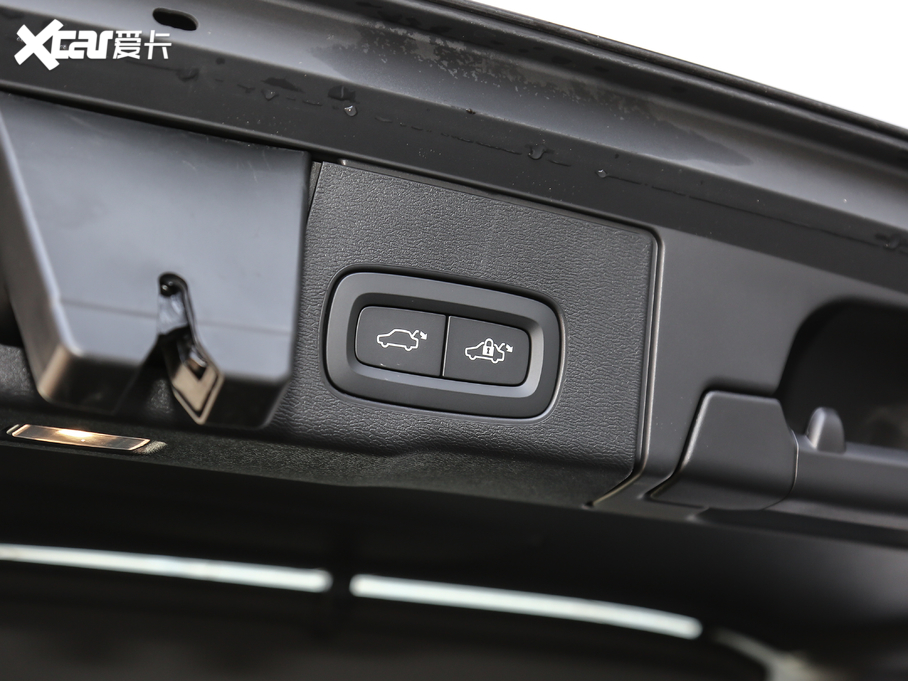 2020֠XC60 T5 (q)źA