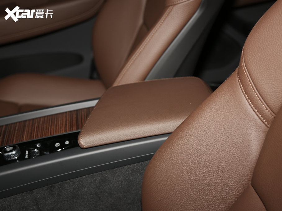 2020֠XC60 T5 (q)źA