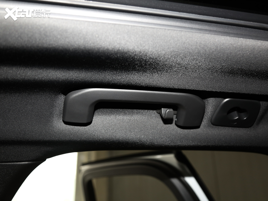 2020֠XC60 T5 (q)źA