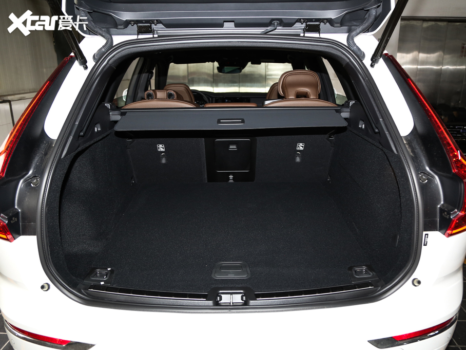 2020֠XC60 T5 (q)źA