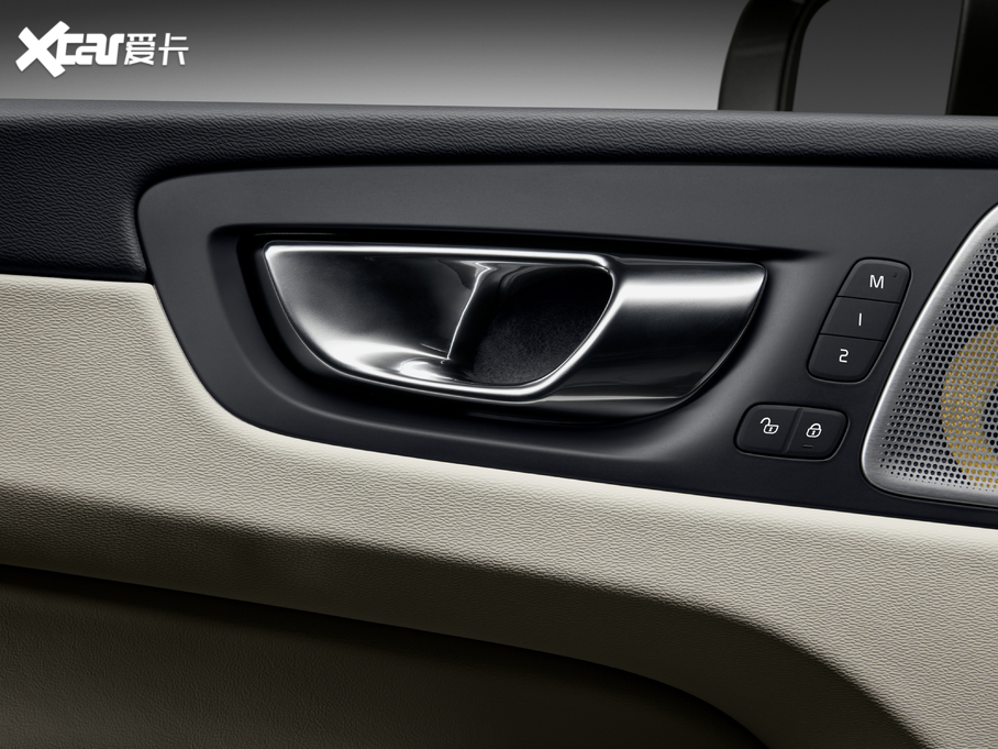 2020���֠���XC60����Դ T8 E�(q��)���(d��ng)���ź��A��