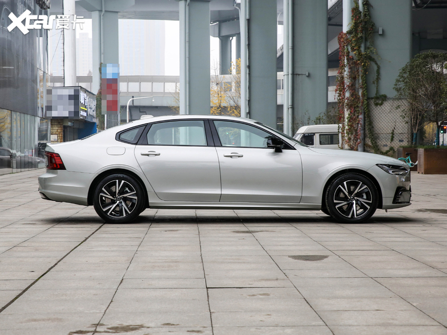 2021���֠���S90 B5 �����\�Ӱ�