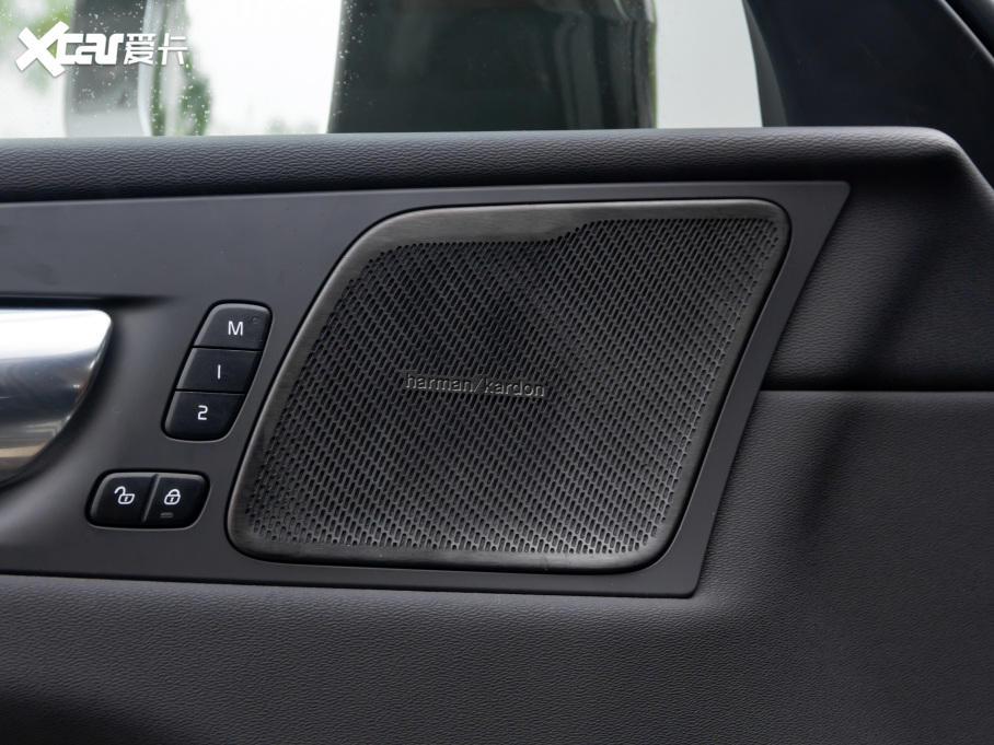 2021֠XC60 T5 (q)źA