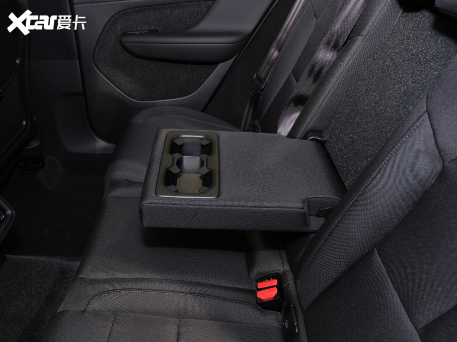 2021֠XC40 T4 (q)Еrа