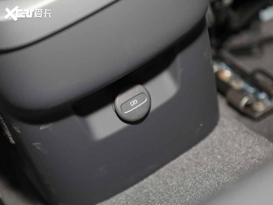 2022���֠���XC60 B5 ��������\�Ӱ�