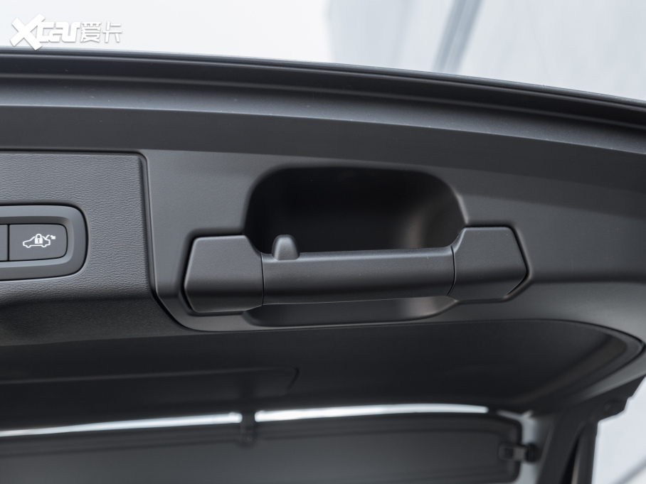 2022���֠���XC60 B5 ������h�\�Ӱ�