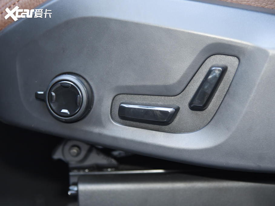 2022���֠���XC60 B5 ������ź��A��