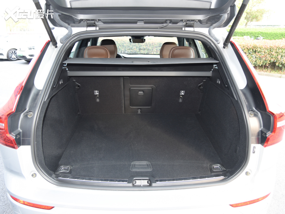 2022���֠���XC60 B5 ������ź��A��