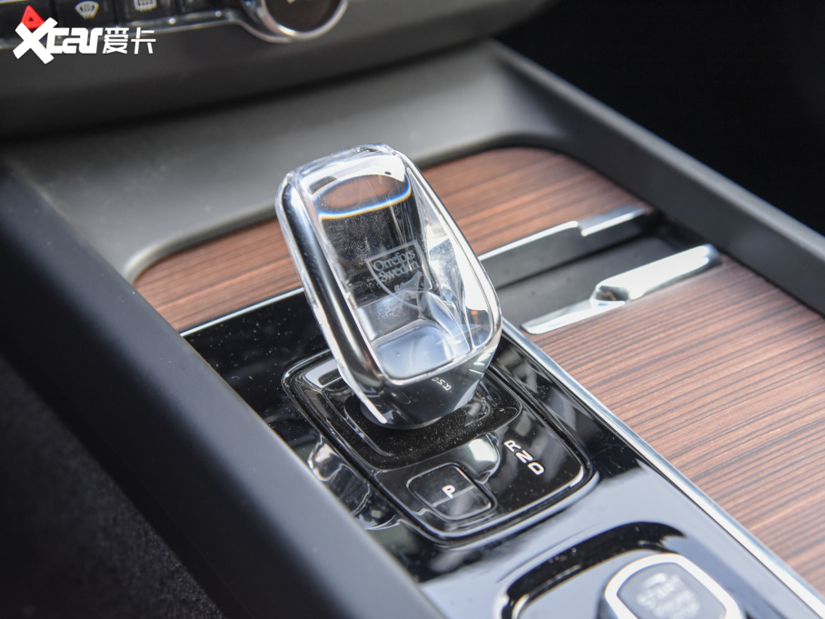 2022֠XC60 B5 (q)źA