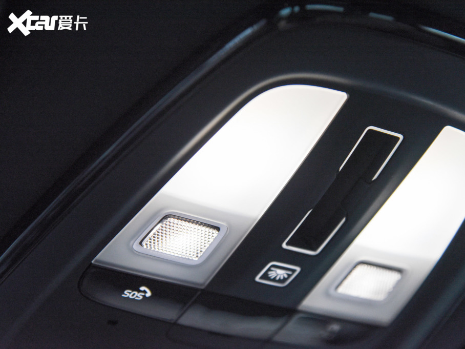 2022֠XC60 B5 (q)źA